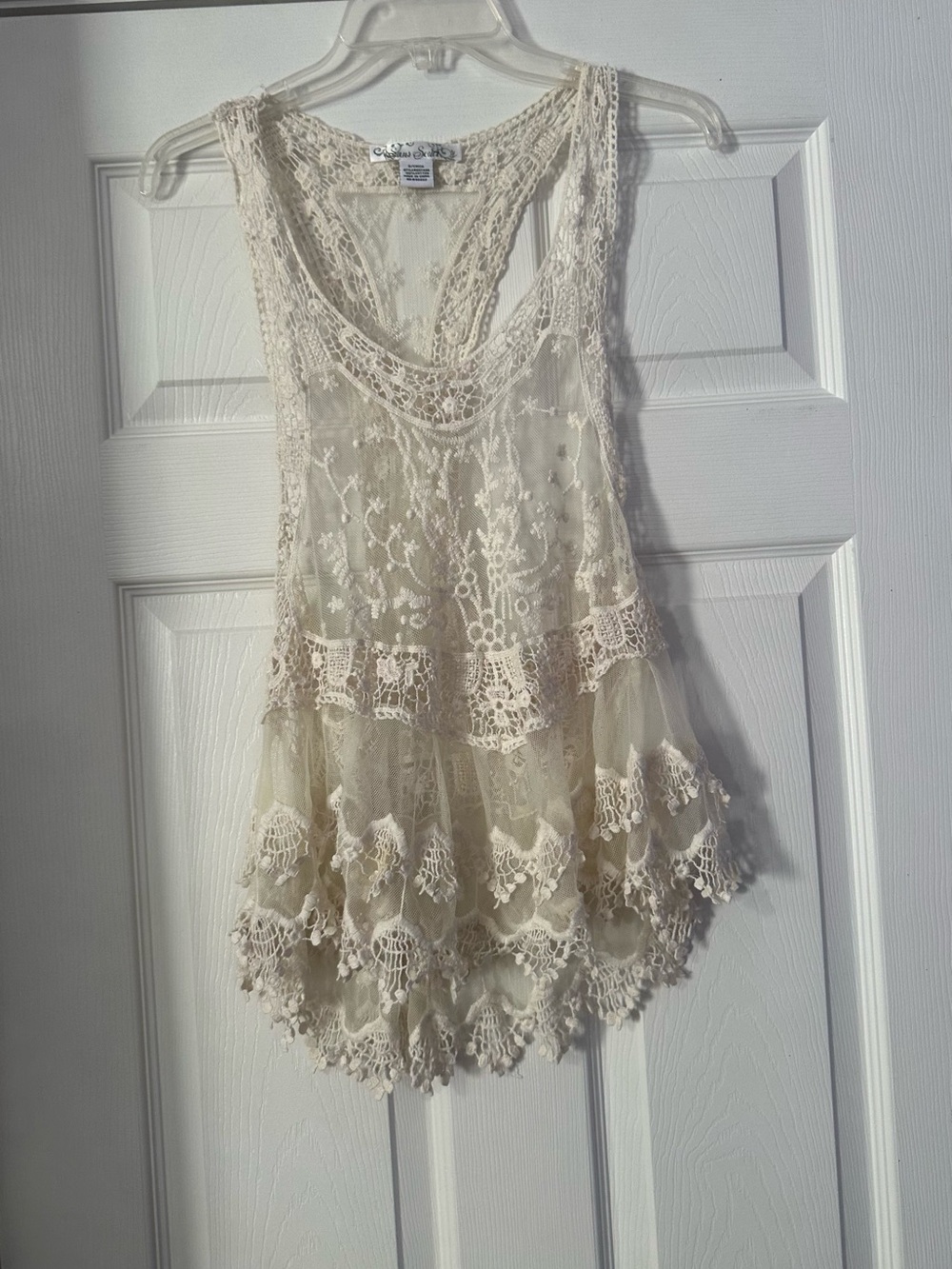Sans Souci Cream Lace Crochet Overlay Tank is a size Small.